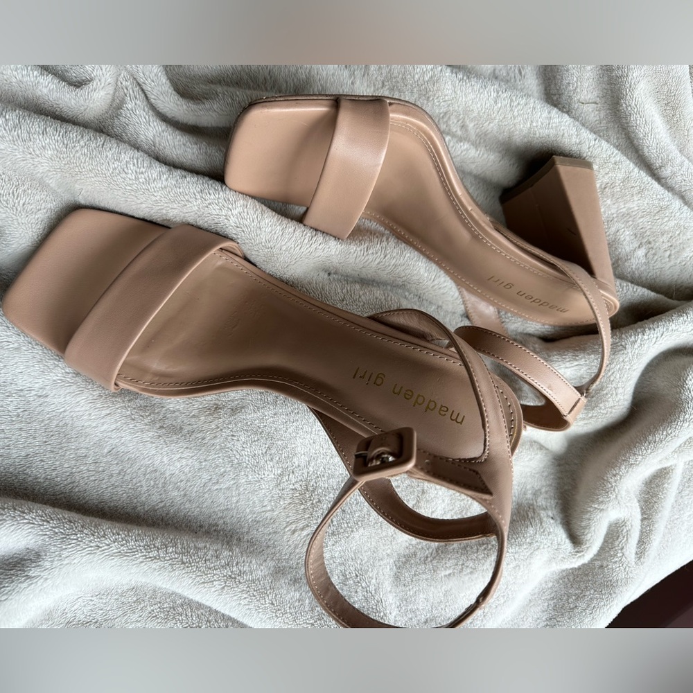 Madden Girl strappy sandals Sz 9.5